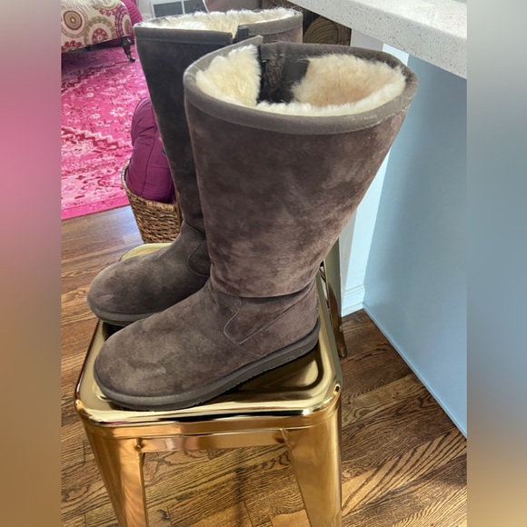 Barely worn UGG boots - Picture 3 of 5